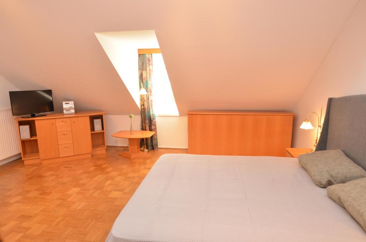 Apartments Vektor Vila Golf โรกัชกา สลาทินา ภายนอก รูปภาพ
